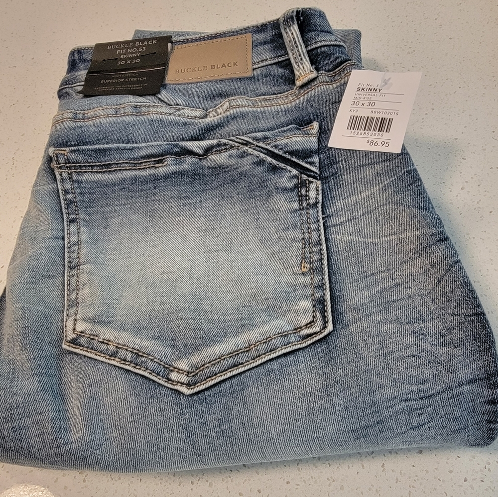 Buckle Black 30 x 30 Brand New!